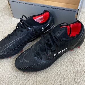 NIKE-Phantom soccer cleats